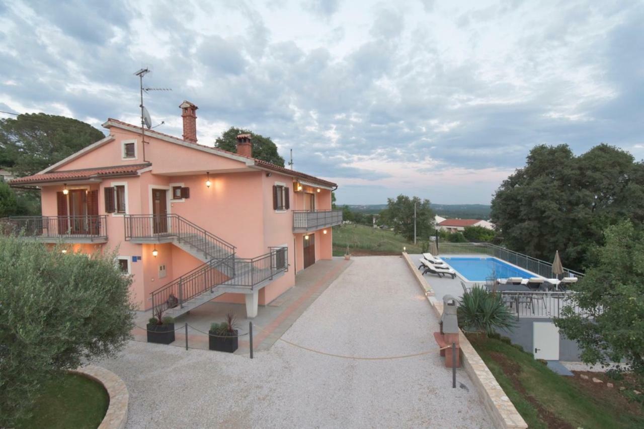 Villa Kuca Legovic à Kaštelir Extérieur photo