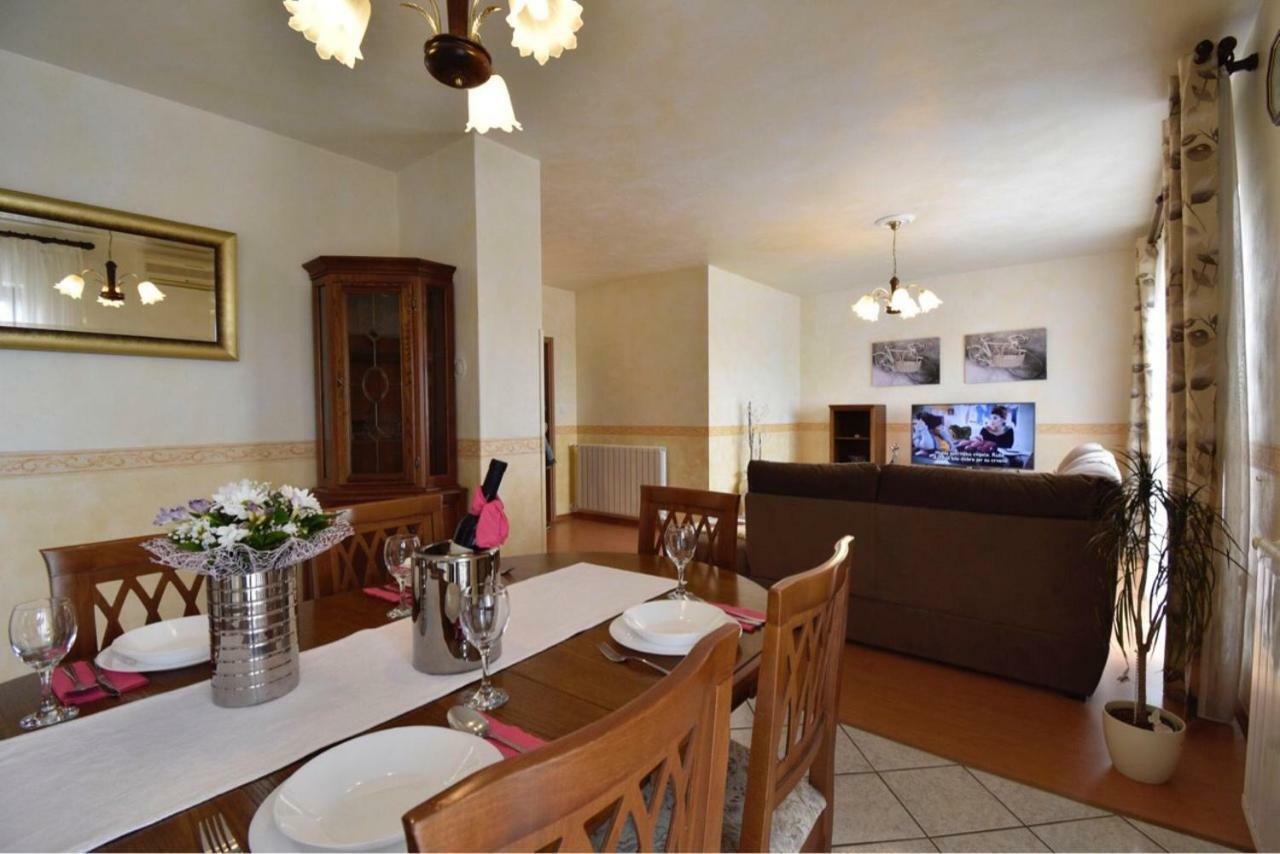 Villa Kuca Legovic à Kaštelir Extérieur photo