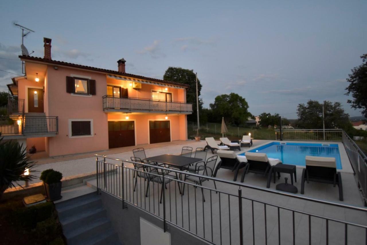 Villa Kuca Legovic à Kaštelir Extérieur photo