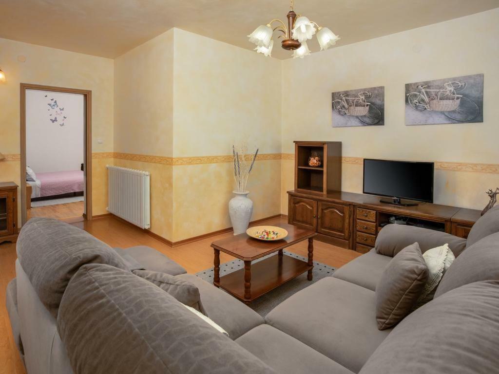 Villa Kuca Legovic à Kaštelir Extérieur photo
