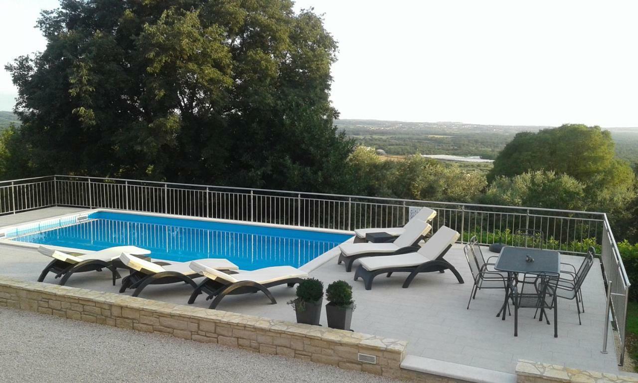 Villa Kuca Legovic à Kaštelir Extérieur photo