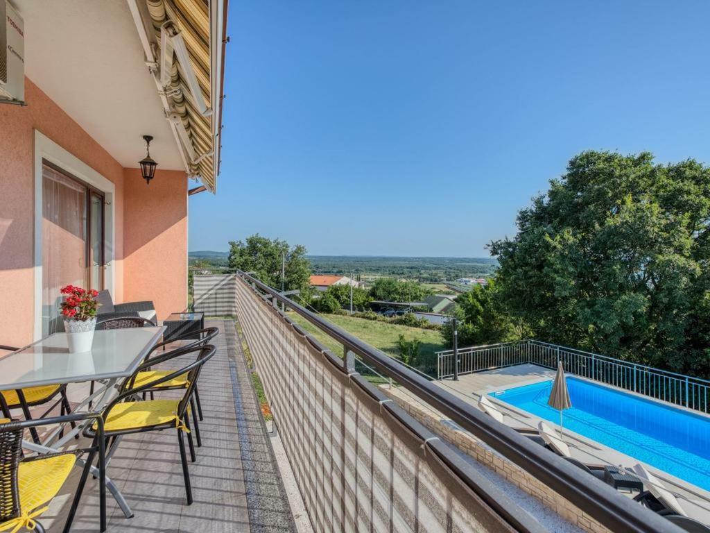 Villa Kuca Legovic à Kaštelir Extérieur photo