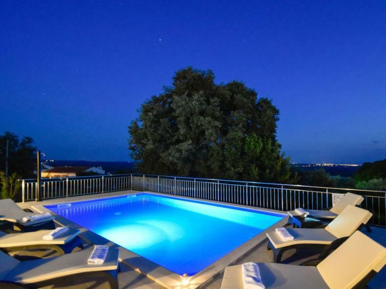 Villa Kuca Legovic à Kaštelir Extérieur photo